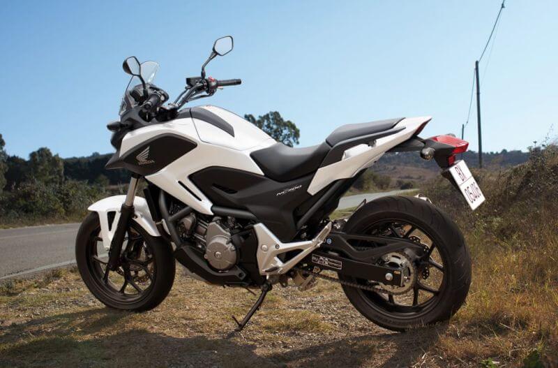 мотоцикл хонда 700 белый - фото