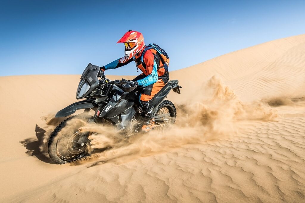 KTM 790 Adventure в пустыне