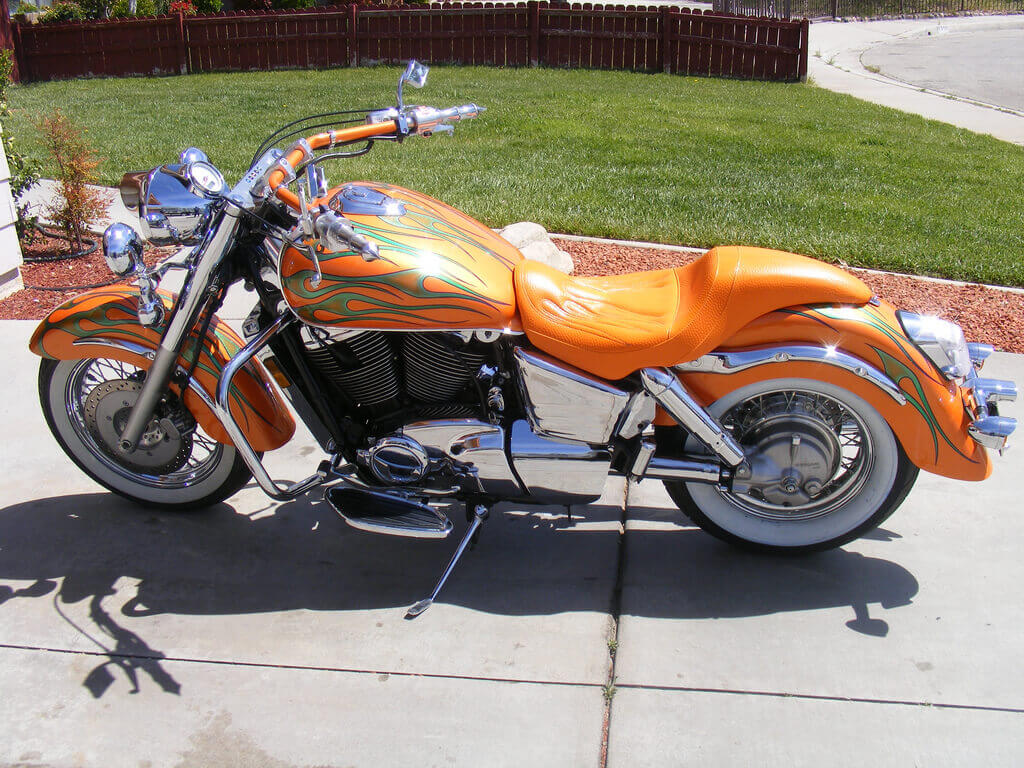 Honda Shadow 1100 оранжевый фото