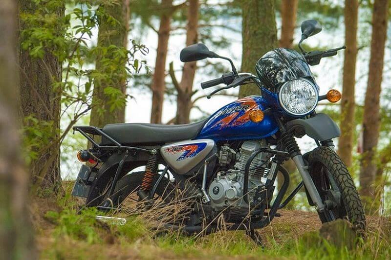 Мотоцикл bajaj boxer 125x в лесу